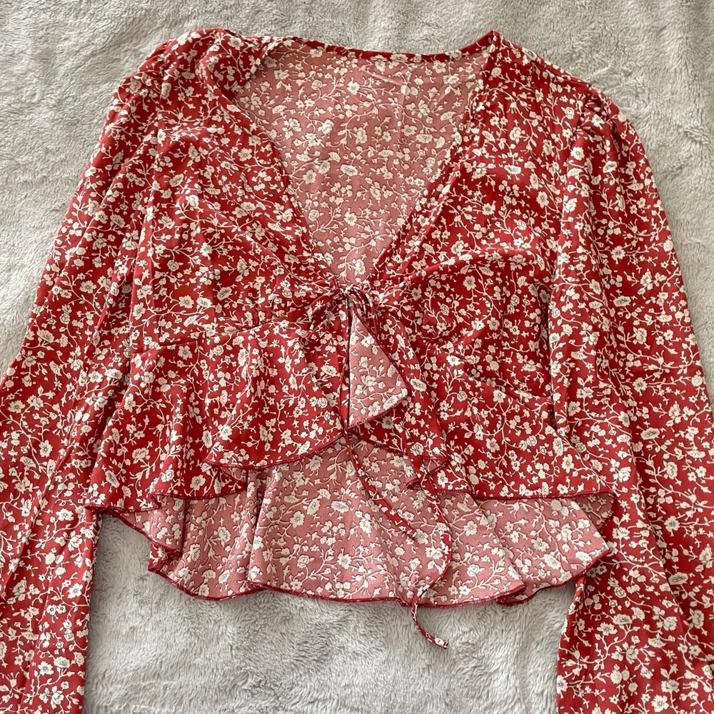 SHEIN- CUTE TIE FRONT TOP